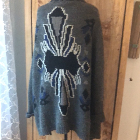 Amazing sweater coat from Line. Aztec pattern. - Picture 4 of 7